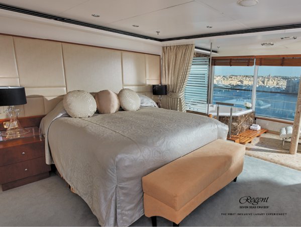 Regent Seven Seas Voyager3.jpg