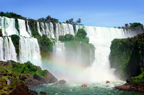 Iguazu Falls iguazu-falls-boats.jpg