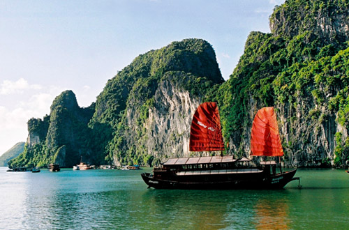 Vietnam vietnam-cruising-halong-bay.jpg